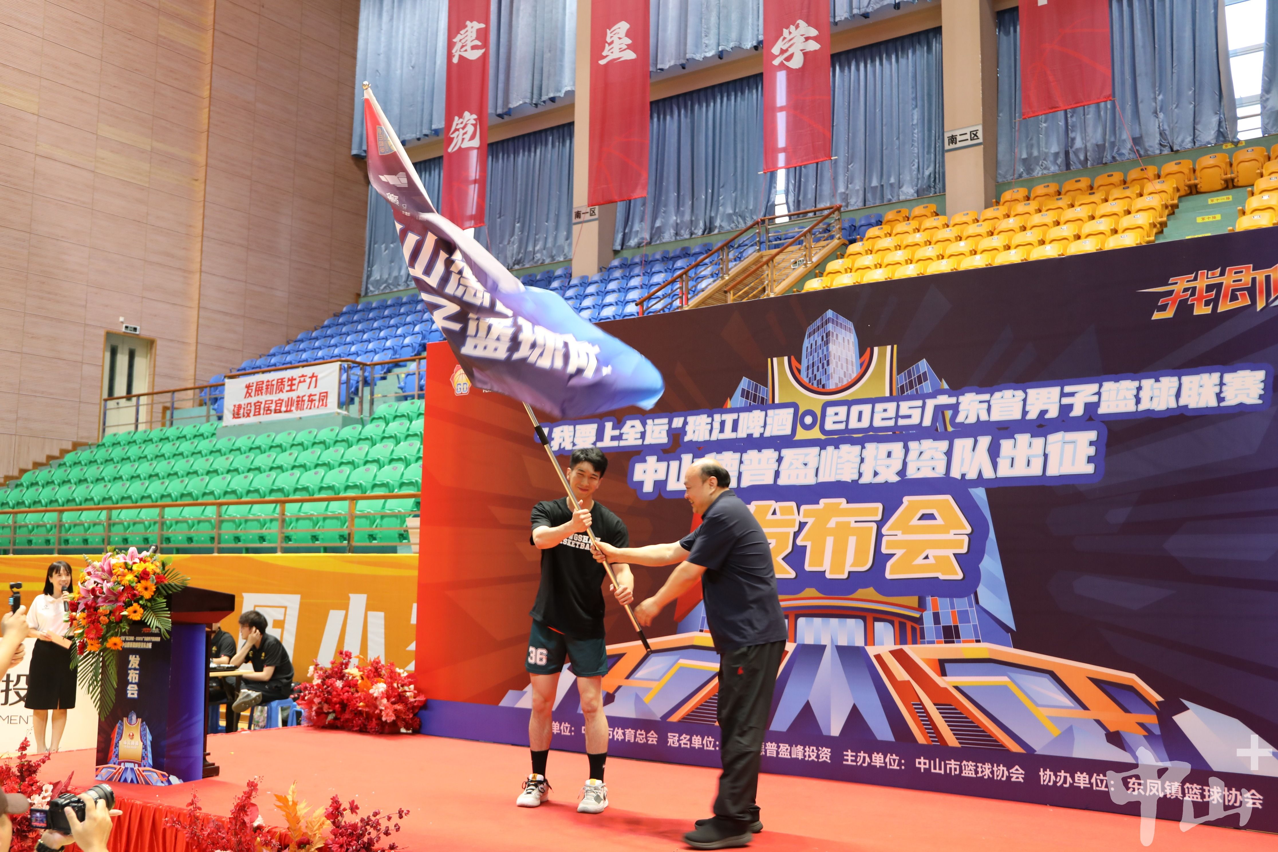 训练日常！球队积极备战，教练力求打造稳健阵容